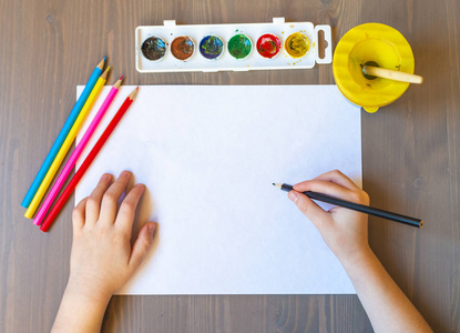 白纸笔素材图片