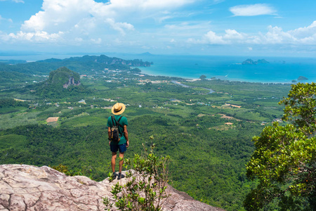 泰国 岩石 冒险 旅行 天空 旅行者 活动 假期 背包 夏天