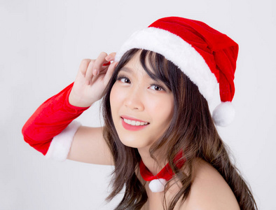 美丽的肖像年轻的亚洲女人圣诞老人服装戴帽子微笑