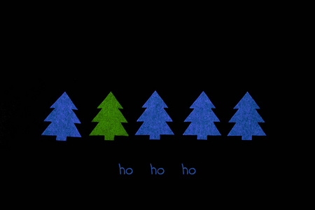 绿色圣诞树的圣诞构图
