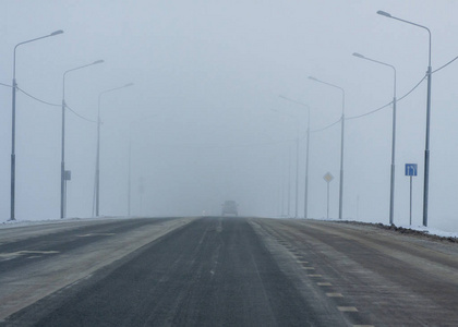 风景 街道 寒冷的 自然 天气 冰冷的 十二月 汽车 离开