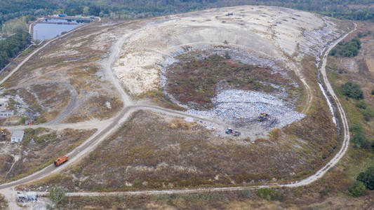 基辅市5号垃圾填埋场有组织地倾倒固体废物