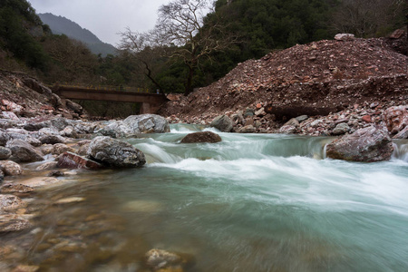 落下 欧洲 森林 旅游业 自然 环境 峡谷 旅行 流动 美女