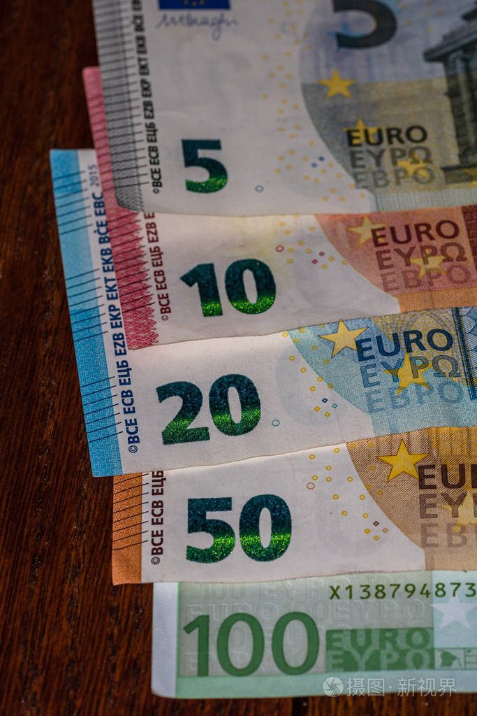 欧元纸币孤立一堆欧元的特写照片