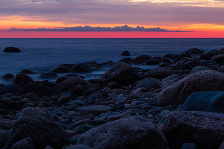 傍晚 岩石 黄昏 日落 自然 海洋 风景 天空 太阳 美女