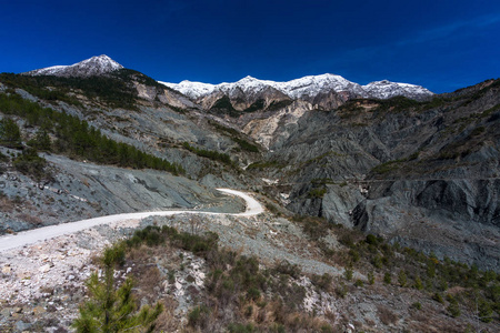 范围 冒险 旅游业 山谷 徒步旅行 旅行 天空 阿尔卑斯山