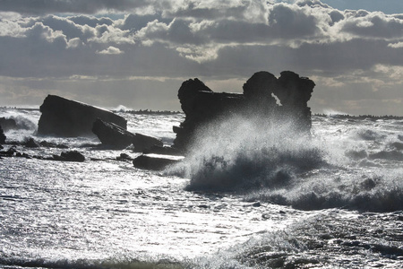 喷雾 岩石 天气 海滩 海岸线 波浪 自然 权力 天空 泡沫