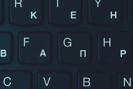 现代黑色笔记本电脑键盘特写，英文字母。
