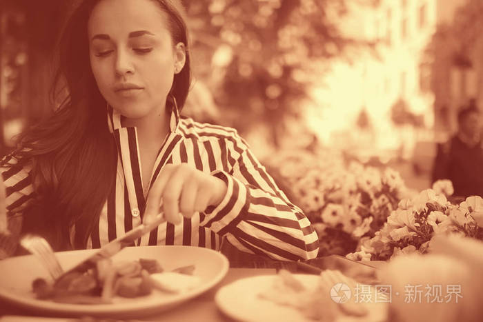 商业 美味的 成人 电话 美女 饮食 餐厅 咖啡 肖像 微笑