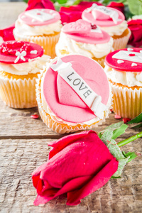  Valentines day pink and red cupcakes