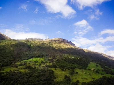 岩石 自然 山谷 旅行 旅游业 树叶 森林 风景 小山 天空