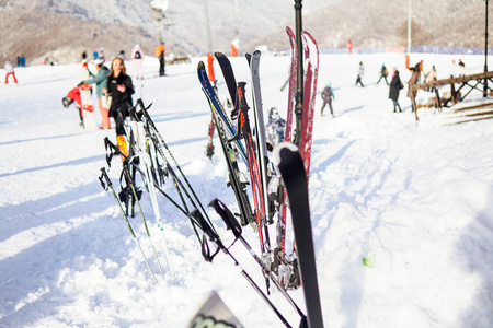 高山滑雪板冬季运动胜地雪山，