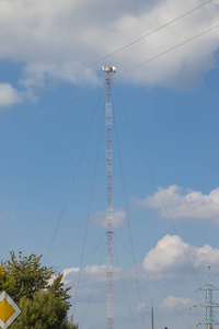 蜂窝中继器，用于广播无线通信和因特网的天线杆