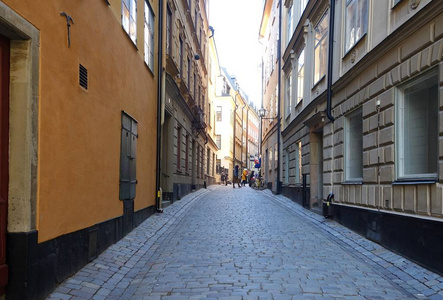 五月天在斯德哥尔摩市中心散步