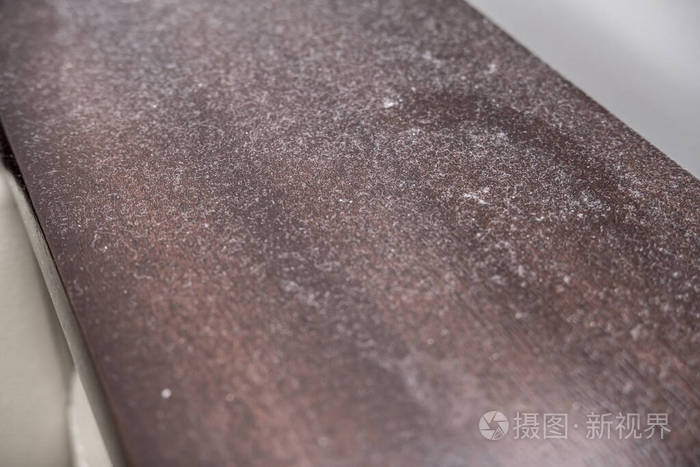 木家具表面有很多灰尘家里的概念是灰尘