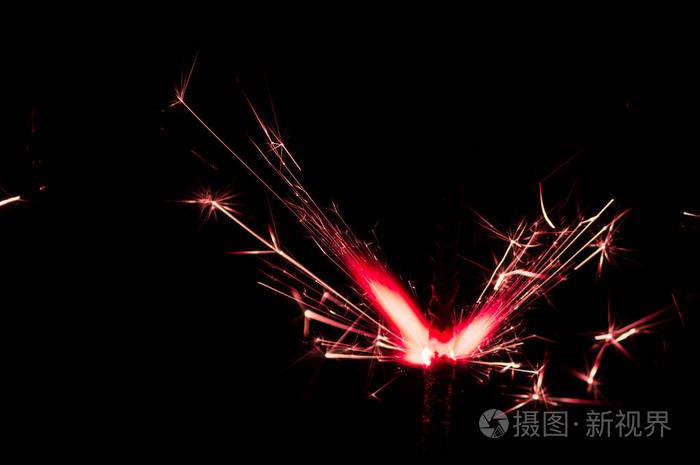 黑底红白相间的闪耀