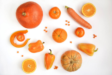 不同的蔬菜和水果的橙色在白色的背景照片