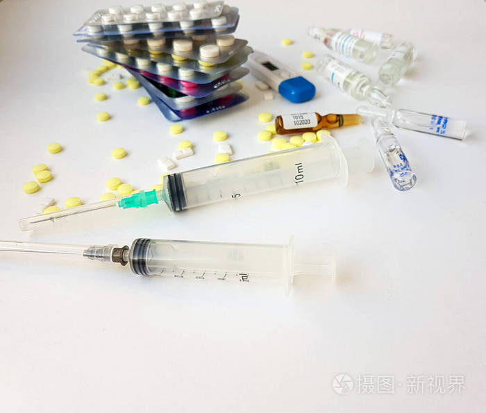 药品抗生素各种药片注射器白底安瓿