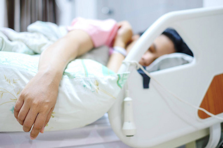 病院病床上睡在毯子下的亚洲病人相似素材图片 摄图新视界 病院病床上睡在毯子下的亚洲病人相似素材图片 摄图新视界