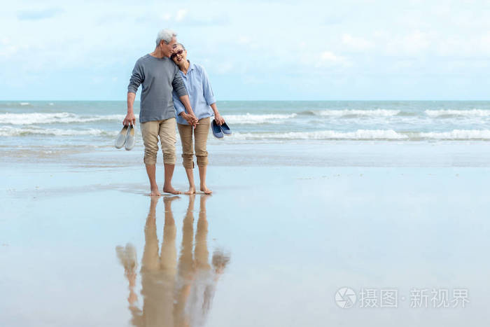 浪漫 假日 拥抱 生活 夫妇 假期 行走 旅游业 在一起