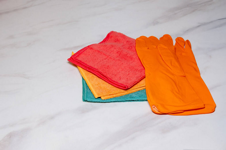 清洁用品餐巾套装和橡胶手套