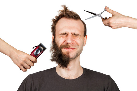 一手拿着剪刀，另一手拿着剪刀剪下一个长得满脸胡子的男人，背景是白色的
