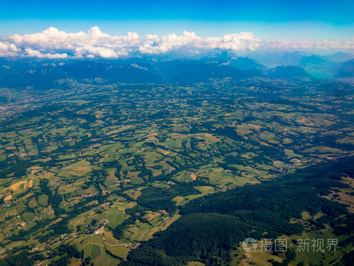 瑞士乡村的俯视鸟瞰图