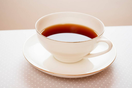 茶碟上的白杯茶