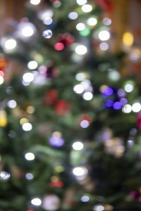 抽象圣诞背景与散焦灯特写。