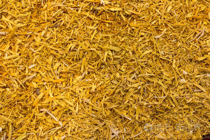 菠萝蜜树的木质碎片和干叶子粘在一起