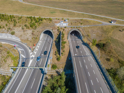 环境 天线 车辆 连接 公路 隧道 卡车 阿尔卑斯山 建设