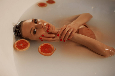 性感美女沐浴图片