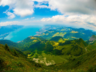 瑞士罗切斯德纳耶的夏季风景