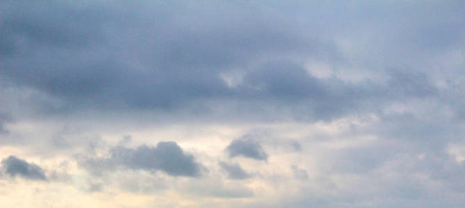 灰蓝色的天空图片