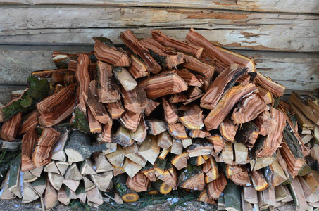 温暖过冬一捆过冬的柴火照片