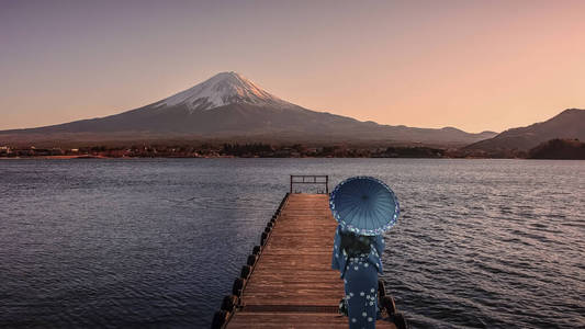 女孩 傍晚 日出 地标 女人 反射 和服 天空 风景 自然