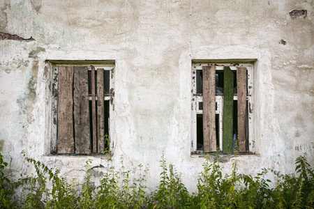 废弃房屋的窗户图片