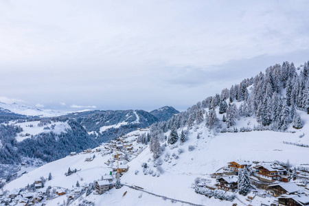 滑雪板 寒冷的 斜坡 风景 冬天 季节 滑雪者 旅行 假期