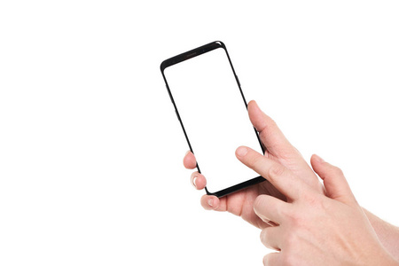 手拿着黑色智能手机的空白屏幕,白色背景上隔离了现代无框设计照片
