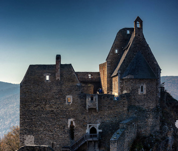 旅游业 小山 遗产 古老的 欧洲 城堡 要塞 防御工事 屋顶