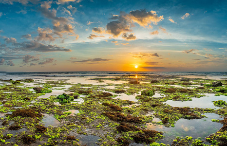 巴厘岛巴图博龙海滩日落景观