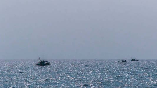 科容岛地平线上的船只图片