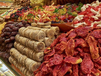 土耳其传统市场上的干果和糖果
