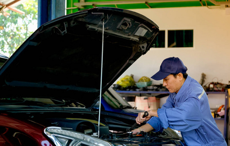 服务 汽车 工具 男人 在室内 车间 商店 维修 商业 修理