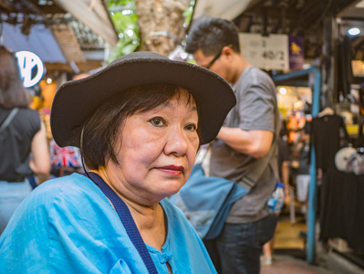 礼物 参观 老年人 美丽的 购物 旅行 市场 街道 肖像