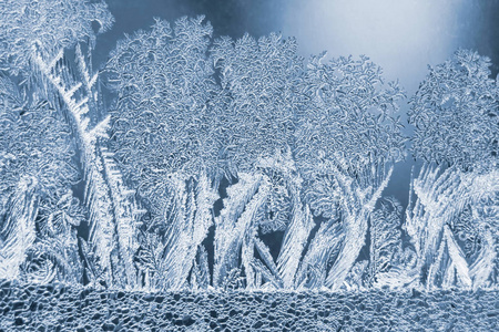 冬季窗户上罕见的霜冻