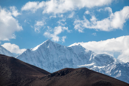 喜马拉雅山脉参差不齐的山峰