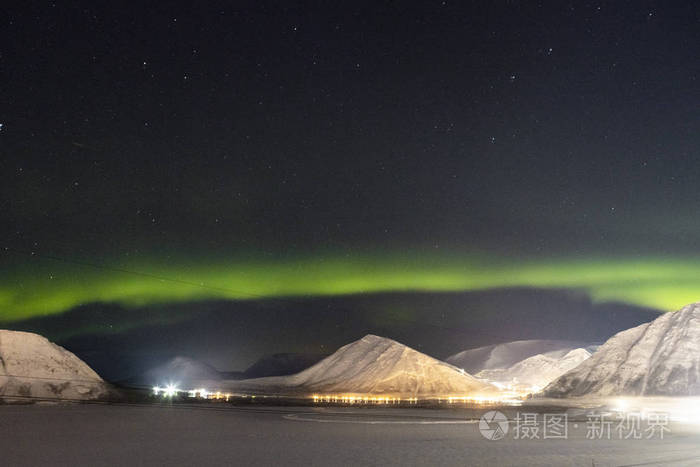 夜山背景上的北极光照片 正版商用图片27aoqw 摄图新视界 夜山背景上的北极光照片 正版商用图片27aoqw 摄图新视界