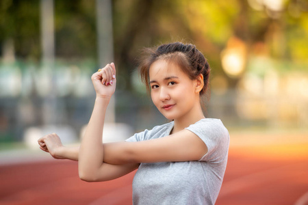 晨练美女图片
