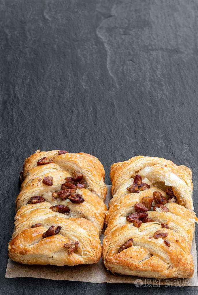 flakypastryfilledwithmaplesyrupandtoppedwithpecanisola